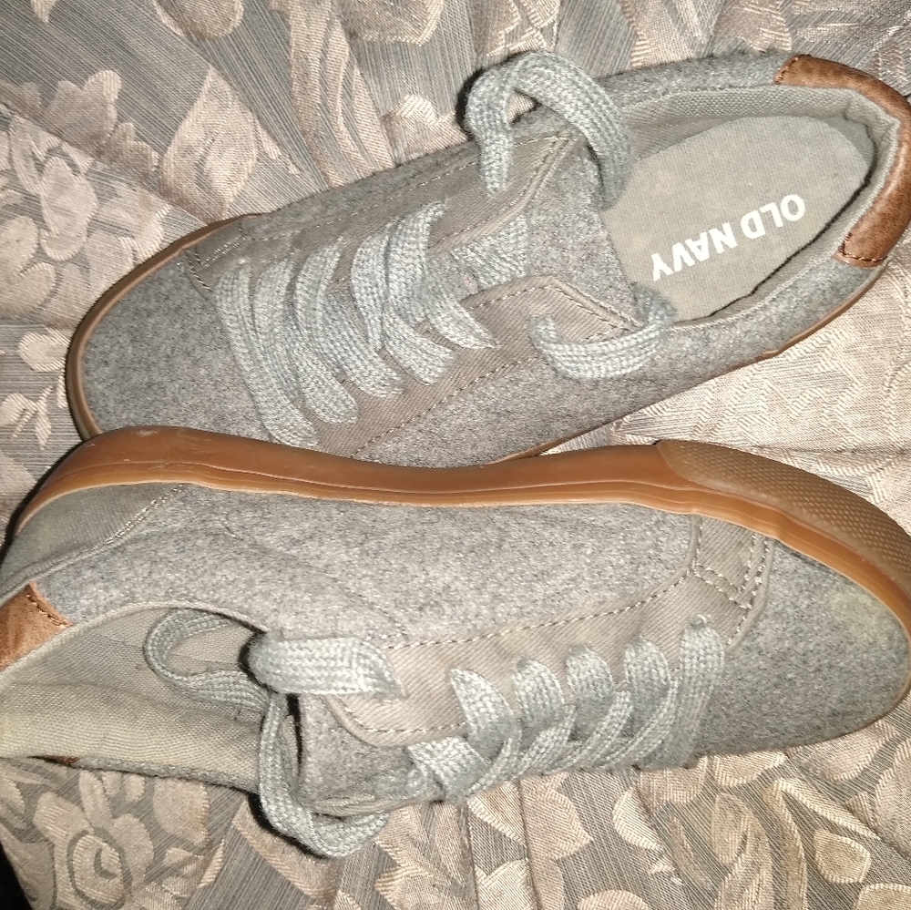 Old Navy kids casual shoe